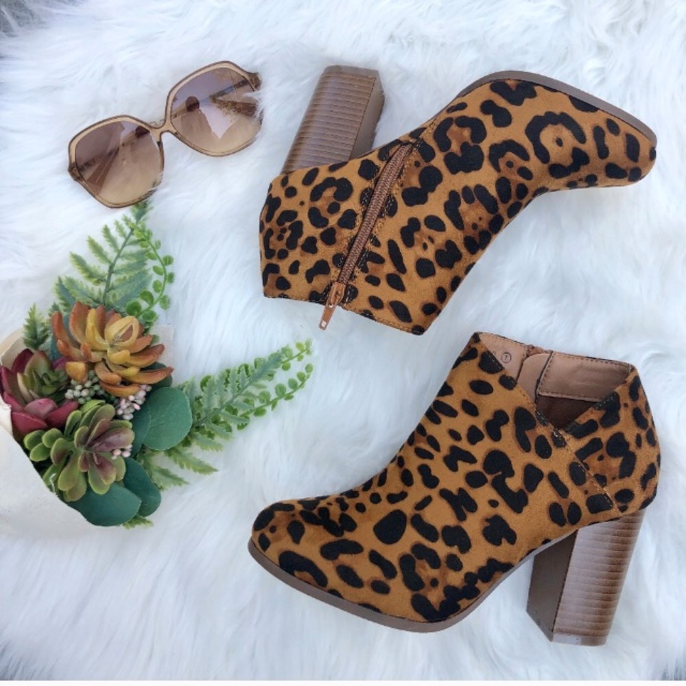 Last pair. Host pick 🍂🥳🎉 Leopard print booties. - Picture 3 of 5